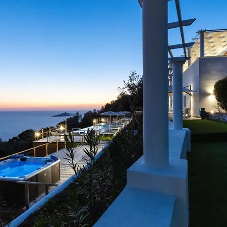 Dimora Maiuri L'olivella Maison d'hôtes 4*